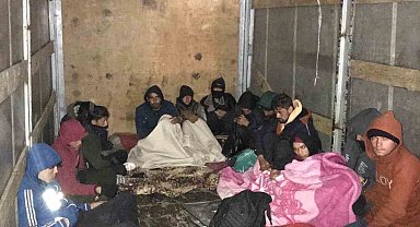 Amasya'da 13 kaçak göçmen yakalandı, 2 kişi tutuklandı