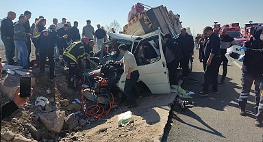 Amasya'da tekeri patlayan kamyonette can pazarı: 6 yaralı