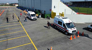 Ambulans şoförlerine zorlu sürüş eğitimi verildi