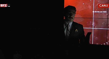 Ana haber bültenini karanlıkta sundu
