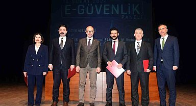 Anadolu Üniversitesinde 'E-güvenlik Paneli' gerçekleştirildi