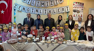Anaokulu öğrencilerinin atık malzemelerden yaptığı ürünler ilgi gördü