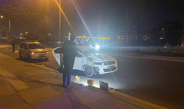 Ankara'da otomobil kaldırımdaki yayalara çarptı: 2 ölü