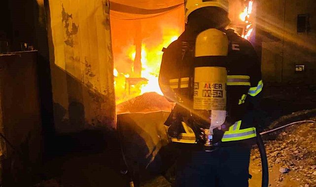 Antakya'da konteyner yangını çıktı
