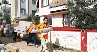 Antalya Büyükşehir'den selzedelere eşya yardımı