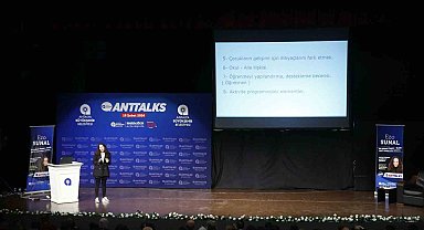 Anttalks'ta Ezo Sunal konuk oldu