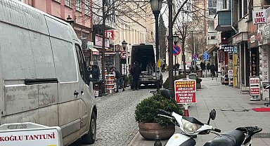 Ara sokaklarda dakikalarca duraksayan araçlar sürücüleri çileden çıkardı