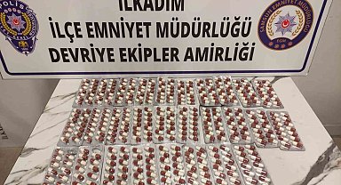 Araçtan atılan poşette uyuşturucu hap ele geçti
