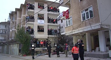 Arama kurtarma ekipleri tarafından nefes kesen tatbikat