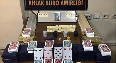 Aranması olan hırsız kumar oynarken yakalandı