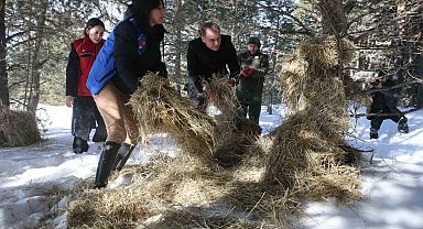 Ardahan'da yaban hayvanları için doğaya yem bırakıldı