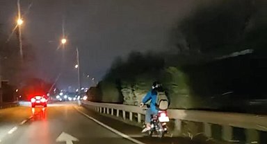 Arıza yapan motosikletle kilometrelerce seyir etti