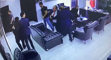 Artvin Belediye Başkanı Elçin'in, 2 yıl önce makamında, 85 yaşlarındaki şahsı ittiği görüntüler ortaya çıktı