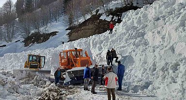 Artvin'de çığ altında kalan iş makinesi 10 gün sonra çıkartıldı