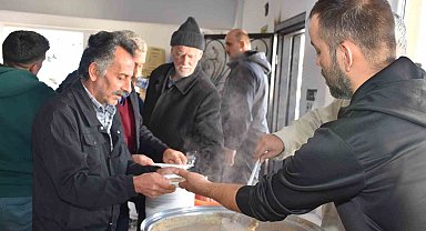 Asrın felaketinde enkazda can aramıştı, sene-i devriyesinde ise kuran okutup yemek dağıttırdı