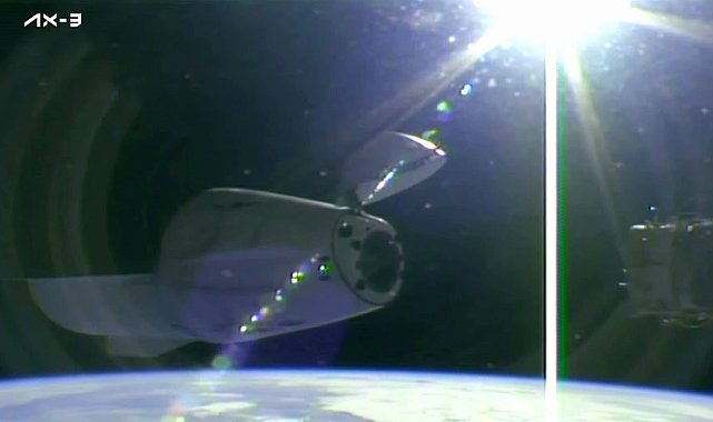 Astronot Gezeravcı'yı taşıyan Dragon kapsülü ISS'ten ayrıldı