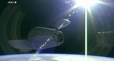 Astronot Gezeravcı'yı taşıyan Dragon kapsülü ISS'ten ayrıldı