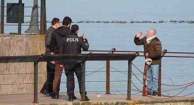 Av tüfeği ile ateş açıp, silahı kendisine doğrultan şahsı polis ikna etti