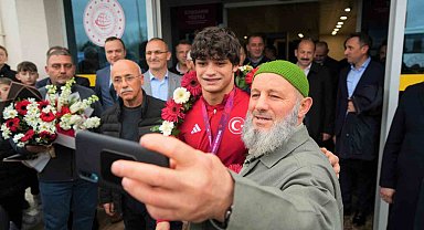 Avrupa şampiyonu Alperen Berber memleketi Samsun'da coşkuyla karşılandı