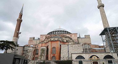 Ayasofya Camii'ndeki Osmanlı eserleri de yakında artırılmış gerçeklik destekli QR kodla anlatılacak