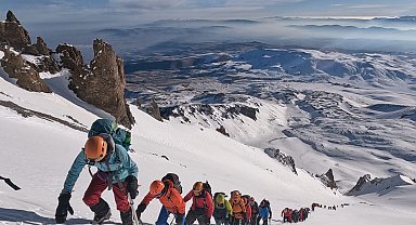Aydınlı dağcılar, Anadolu'nun Olimpos'una tırmandı
