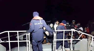 Ayvalık açıklarında 27'si çocuk, 54 düzensiz göçmen kurtarıldı