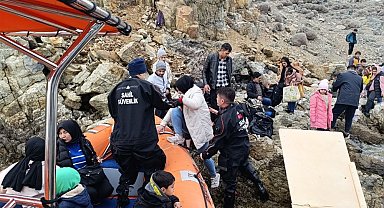 Ayvalık açıklarında adada mahsur kalan 11'i çocuk 39 düzensiz göçmen kurtarıldı