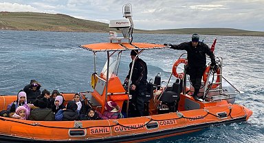 Ayvalık açıklarında mahsur kalan 27 düzensiz göçmen kurtarıldı