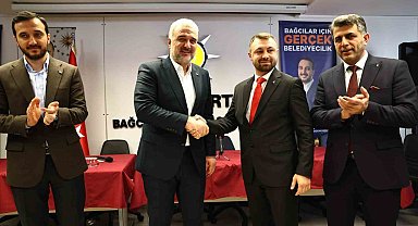 Bağcılar'da 50 kişi Gelecek Partisi'nden istifa edip AK Parti'ye katıldı