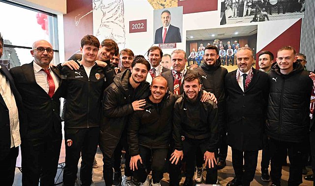 Bakan Bak, İnegöl'de spor tesisi açılışında konuştu: "Türkiye bir spor devrimi yaşıyor"