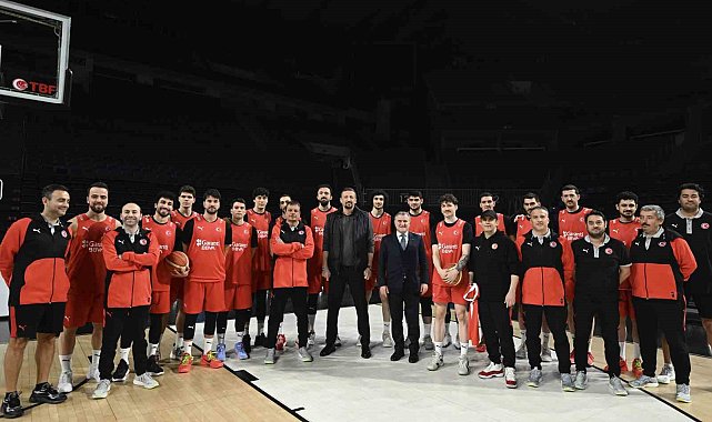 Bakan Bak'tan, A Milli Erkek Basketbol Takımı'na ziyaret
