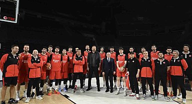 Bakan Bak'tan, A Milli Erkek Basketbol Takımı'na ziyaret