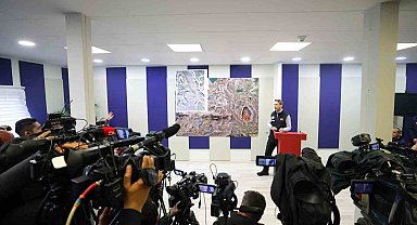 Bakan Bayraktar, gazetecilere bilgilendirmede bulundu