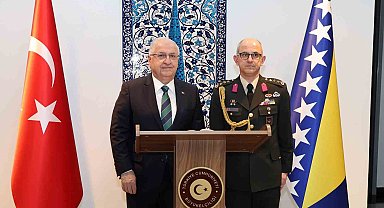 Bakan Güler'den Bosna Hersek'in ilk cumhurbaşkanı İzzetbegoviç'in mezarına ziyaret
