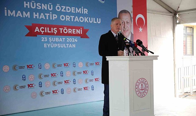 Bakan Tekin: "Her yıl öğrencilerimizin masasına yaklaşık 200 milyon adet kitap bırakıyoruz"