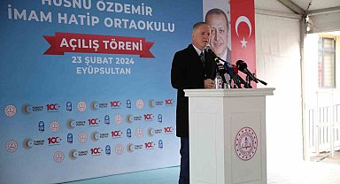Bakan Tekin: "Her yıl öğrencilerimizin masasına yaklaşık 200 milyon adet kitap bırakıyoruz"