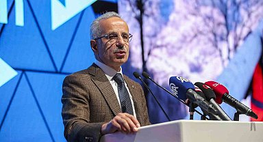 Bakan Uraloğlu: "19,5 milyonu sabit, 74,8 milyonu mobil olmak üzere 94,3 milyon geniş bant internet abone sayısına ulaştık"