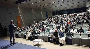 Başakşehir Belediye Başkanı Kartoğlu gençlere tavsiyelerde bulundu