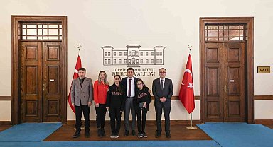 Başarılı öğrenciler Vali Aygöl'e projelerini anlattı