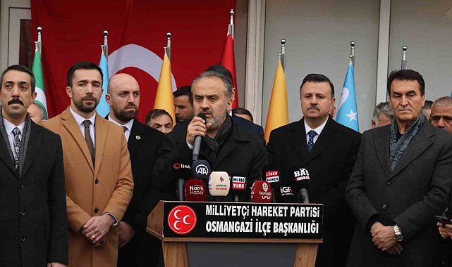 Başkan Aktaş, kentsel dönüşüm vaadi veren Bozbey'e, "20 sene belediye başkanlığı yaptın, bir tane yaptığın kentsel dönüşüm var mı?"
