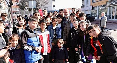 Başkan Çolakbayrakdar: "Çocuklarımızın hem yüzünü güldürüyoruz hem de geleceğe hazırlıyoruz"