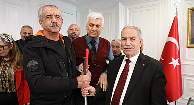 Başkan Demirtaş'tan görme engellilere 'beyaz baston' desteği