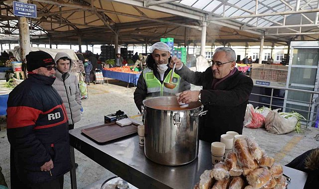 Başkan Işık Kütahyalılara çorba ikram etti