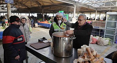 Başkan Işık Kütahyalılara çorba ikram etti