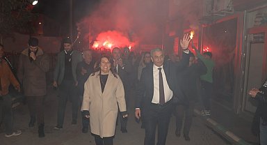 Başkan Kaplan, Koçarlı'da meşalelerle karşılandı