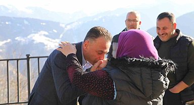 Başkan Koçhan seçim çalışmalarına Eren Bülbül'ün mezarını ziyaret ederek başladı