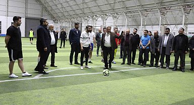 Başkan Palancıoğlu, gençlik kollarının maçında başlangıç vuruşunu yaptı