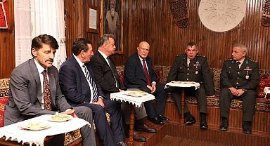 Başkan Pekmezci ve belediye meclis üyelerinden şükran ziyareti