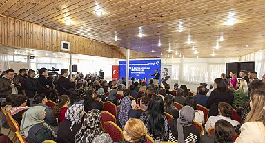 Başkan Seçer, Aydıncık'taki kurs merkezinde eğitim gören öğrencilerin aileleriyle bir araya geldi