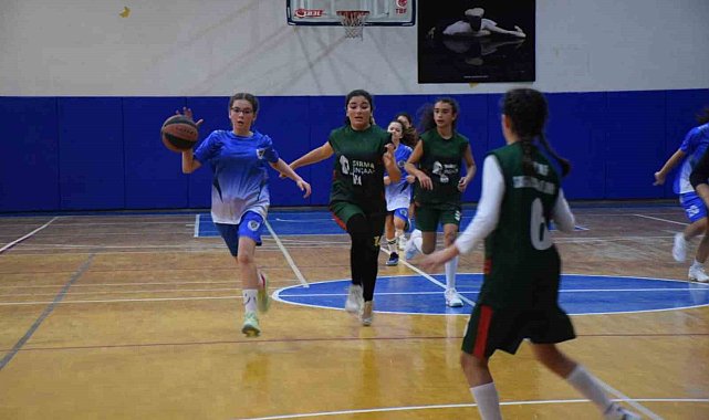 Basketbol final müsabakaları sona ererken ödüller sahiplerini buldu